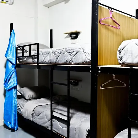 Zee Thai Hostel Bangkok Exterior photo